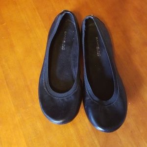 Black ballet flats